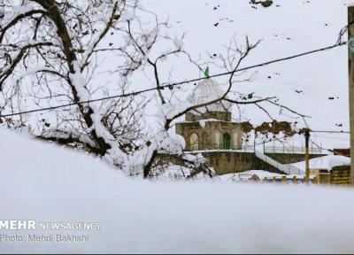 روستاهای کمران و گوکان فریدونشهر درمحاصره برف، برف روبی ادامه دارد