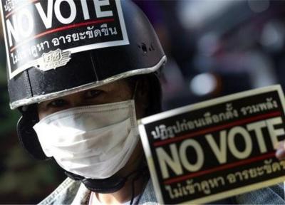 فرار نخست وزیر موقت تایلند از یک جلسه درپی هجوم معترضان