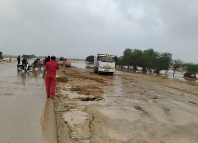 امدادرسانی به روستاها و خودروهای گرفتار در سیلاب گناوه