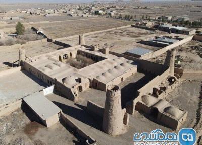 بازسازی بنای تاریخی چهار برجی یزدان آباد زرند آغاز شد