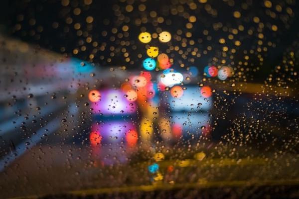 چرا در روزهای بارانی، ترافیک سنگین تر می گردد؟