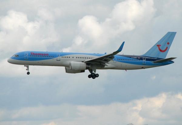 تصاویری از مقابله هیجان انگیز خلبان با باد مخالف شدید ، چالش های بوئینگ 757 در فرودگاه کریستیانو رونالدو!