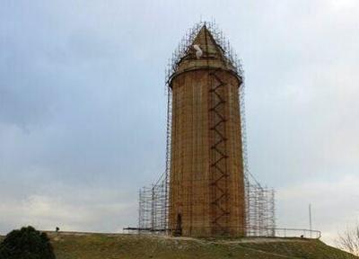 برج قابوس به دلایل مختلف دچار ترک و آسیب شده است