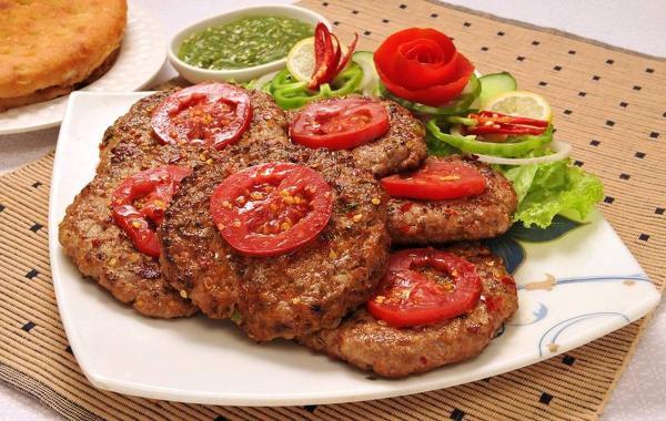 طرز تهیه کباب دیگی با گوشت چرخ نموده